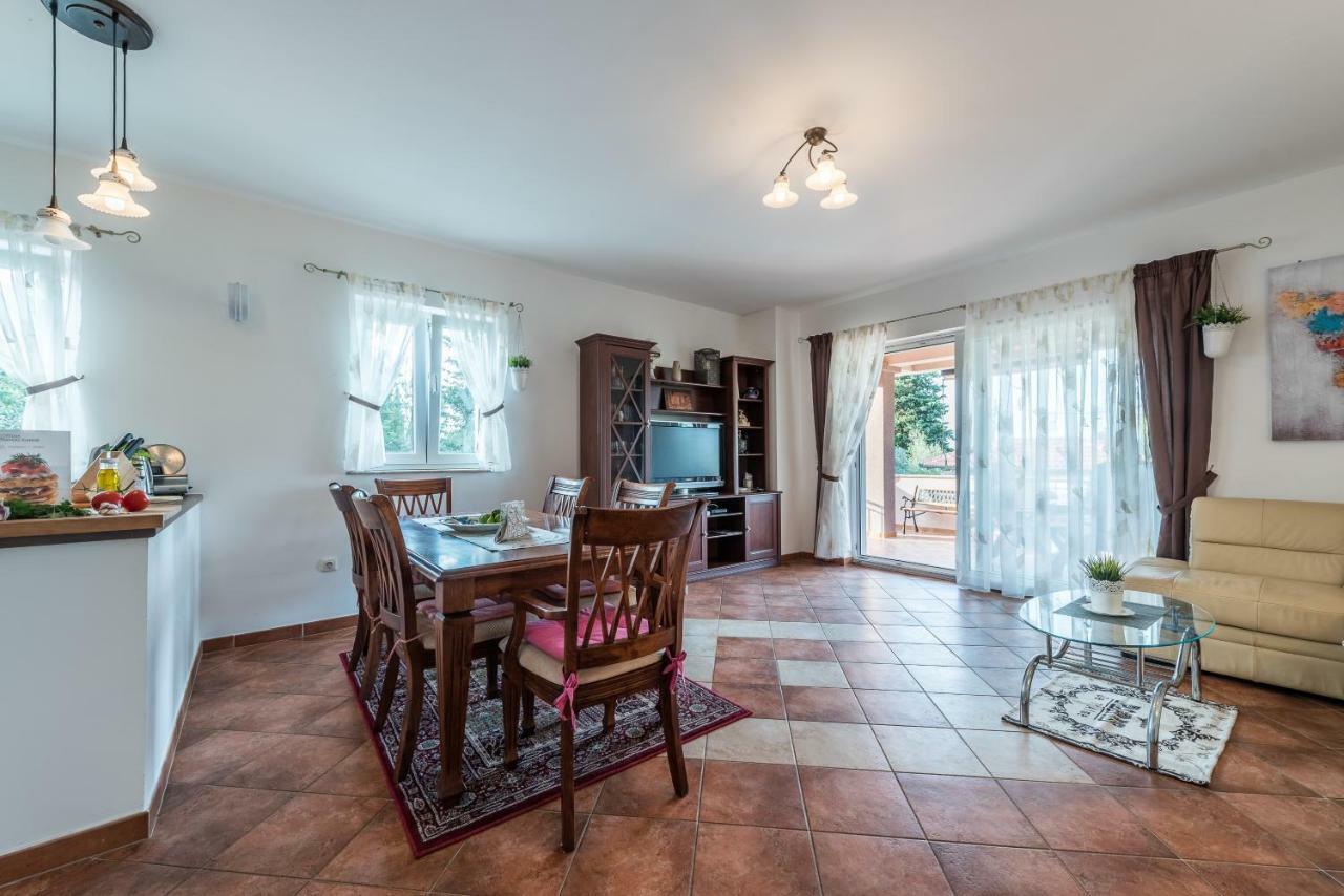Apartments Jelavic Sutomiscica Kültér fotó