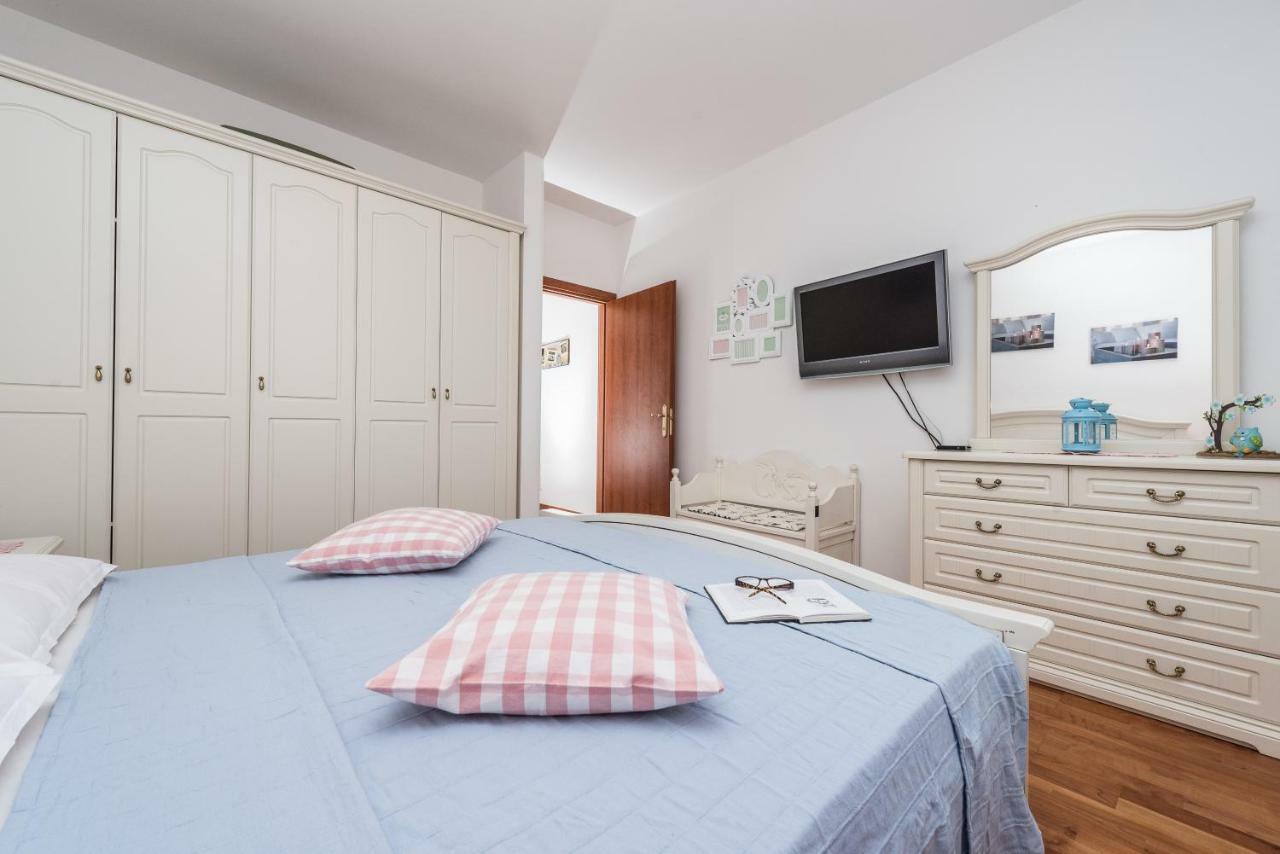 Apartments Jelavic Sutomiscica Kültér fotó